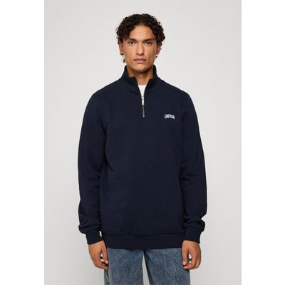 UNFAIR ATHLETICS Curved Halfzip Sweatshirt