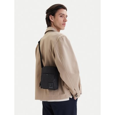 Umhängetasche Calvin Klein Utility Emblem Reporter LV04D3303G Schwarz