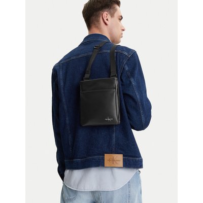 Umhängetasche Calvin Klein Jeans Mono Logo Flat Pack 18 LV04G3107G Schwarz