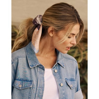 Must Have: Seidiges Nicki-Tuch