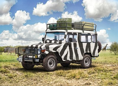 Italeri 1/24 Scale Toyota Land Cruiser Safari Model Kit
