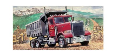 Italeri 1/24 Scale Freightliner Heavy Dumper Model Kit