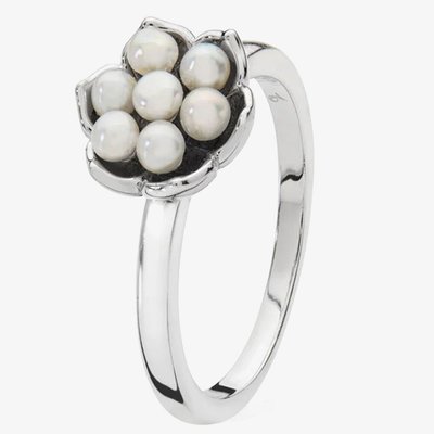 Lucy Quartermaine Silver Royal Pearl Flower Ring RR3 N