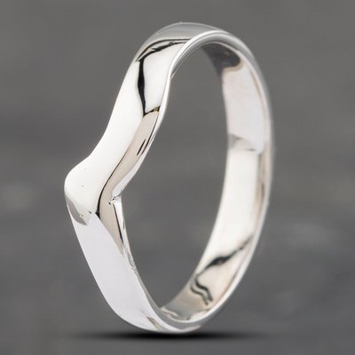Second Hand 18ct White Gold Plain Half Wishbone Ring 41102274