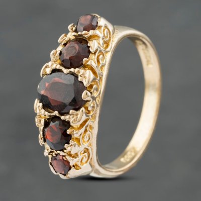 Second Hand 9ct Yellow Gold Garnet Graduated Five Stone Ring