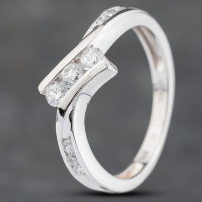 Second Hand 9ct White Gold Cubic Zirconia Crossover Three Stone Ring