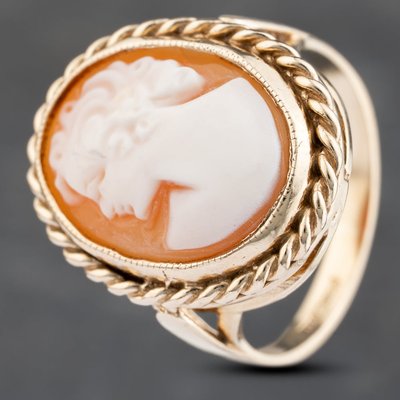 Second Hand 9ct Yellow Gold Cameo Oval Dress Ring