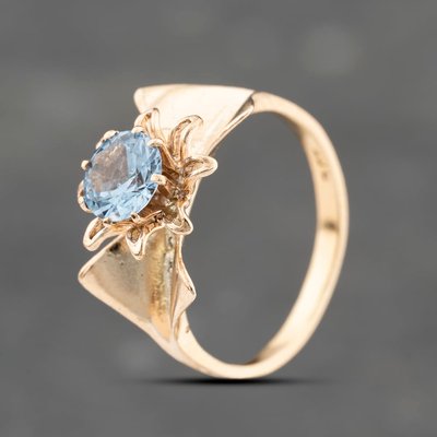 Second Hand Vintage Yellow Gold Synthetic Blue Spinel Flower Dress Ring
