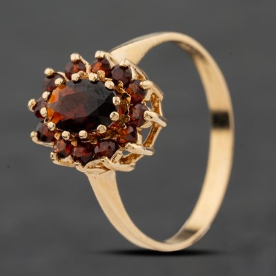 Second Hand 9ct Yellow Gold Garnet Oval Cluster Ring