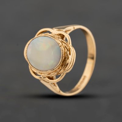 Second Hand 9ct Yellow Gold Opal Oval Scalloped Edge Dress Ring 41104443