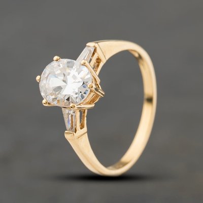 Second Hand 9ct Yellow Gold Cubic Zirconia Three Stone Ring 41104471