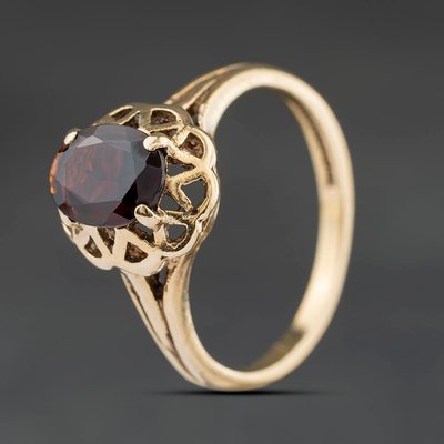 Second Hand 9ct Yellow Gold Garnet Oval Dress Ring 41104550