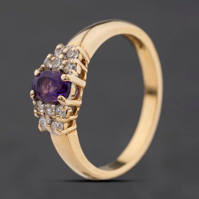 Second Hand 9ct Yellow Gold Amethyst & Cubic Zirconia Set Shoulders Oval Dress Ring 41104586