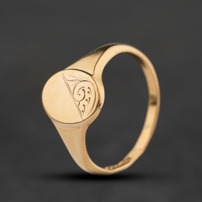 Second Hand 9ct Yellow Gold Oval Signet Ring 41104695