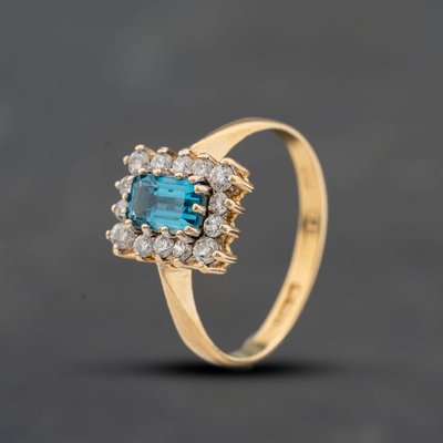 Second Hand 9ct Yellow Gold Blue Topaz & Cubic Zirconia Oblong Cluster Ring 41104727
