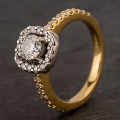 Second Hand 18ct Yellow Gold 0.82ct Brilliant Cut Diamond Halo Cluster Ring 41482592
