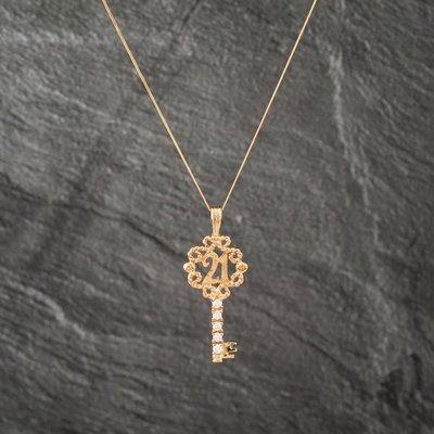 Second Hand 9ct Yellow Gold Cubic Zirconia 21 Key Pendant & 18 Inch Curb Chain
