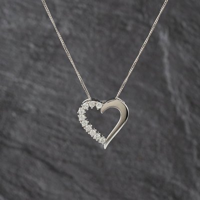 Second Hand 9ct White Gold Cubic Zirconia Set Open Heart Pendant & 18 Inch Curb Chain 41143345