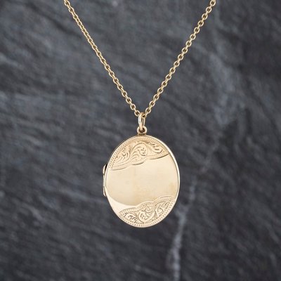 Second Hand Vintage 9ct Yellow Gold Half Engraved Oval Locket Pendant & 22 Inch Trace Chain 41143483