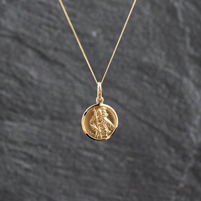 Second Hand 9ct Yellow Gold Round St Christopher Pendant & 18 Inch Curb Chain 41143506