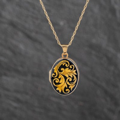 Second Hand 9ct Yellow Gold Enamel Oval Locket Pendant & 18 Inch Prince Of Wales Chain 41143553