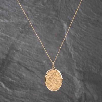 Second Hand 9ct Yellow Gold Engraved Oval Locket Pendant & 18 Inch Curb Chain 41143585