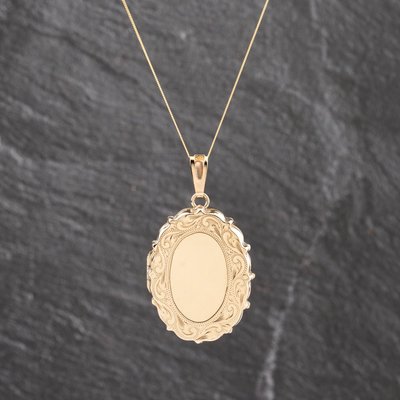 Second Hand 9ct Yellow Gold Oval Engraved Locket Pendant & 18 Inch Curb Chain 41143605