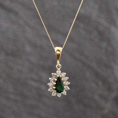 Second Hand 18ct Yellow Gold Green Garnet & 0.36ct Diamond Tear Drop Pendant & 18 Inch Curb Chain 41143634