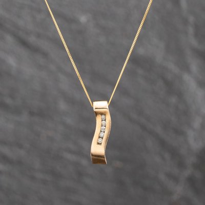 Second Hand 9ct Yellow Gold 0.10ct Diamond Five Stone Wave Pendant & 18 Inch Curb Chain 41143638 - paired with
