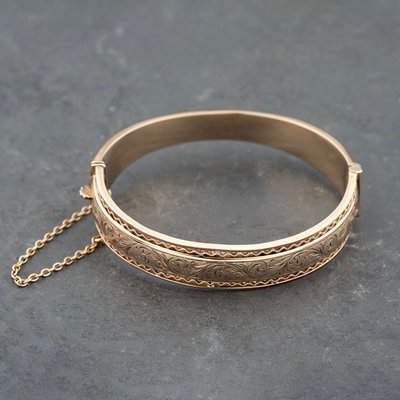Second Hand 9ct Yellow Gold Openwork Zig-Zag Beaded Border Foliate Engraved Bangle 41211386