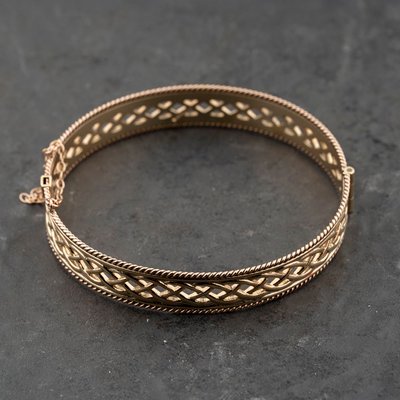 Second Hand 9ct Yellow Gold Celtic Pattern Hinged Bangle 41211416