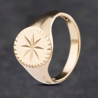 Second Hand 9ct Yellow Gold Oval Diamond Cut Star Signet Ring 41341836