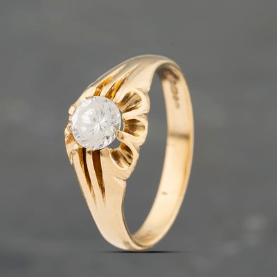 Second Hand 9ct Yellow Gold Cubic Zirconia Single Stone Signet Ring 41342077