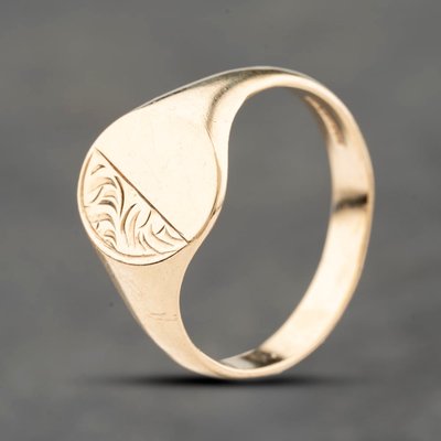 Second Hand 9ct Yellow Gold Oval Half Engraved Signet Ring 41342361