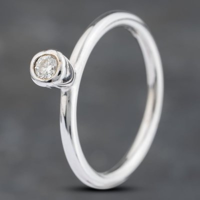 Second Hand 9ct White Gold 0.10ct Brilliant Cut Diamond Rubover Solitaire Ring