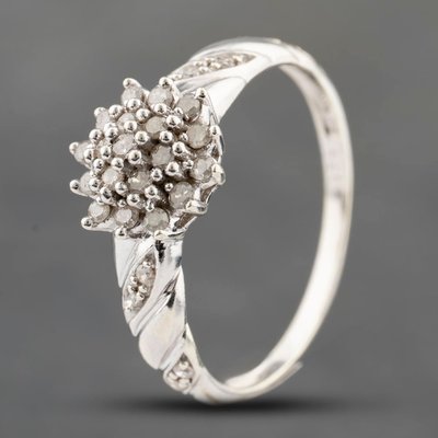 Second Hand 9ct White Gold 0.25ct Diamond Flower Cluster Ring