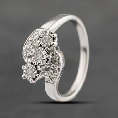 Second Hand 9ct White Gold 0.15ct Brilliant Cut Diamond Twist Three Stone Ring 41383648