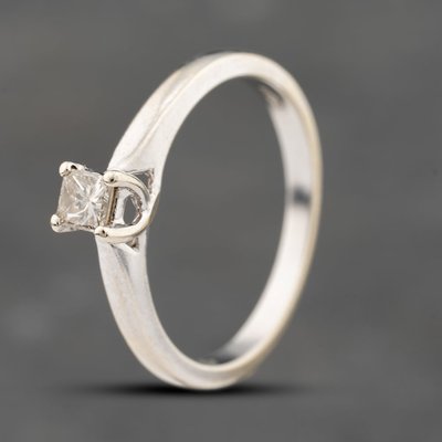 Second Hand 9ct White Gold 0.25ct Princess Cut Diamond Solitaire Ring