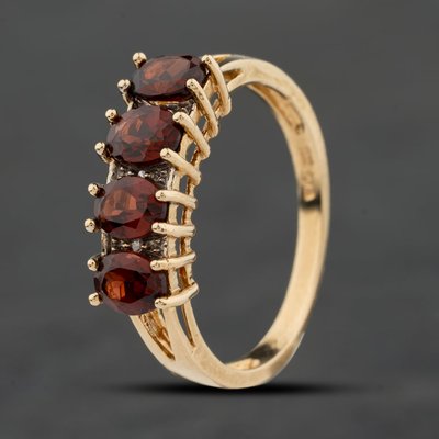 Second Hand 9ct Yellow Gold Garnet & 0.01ct Diamond Dress Ring