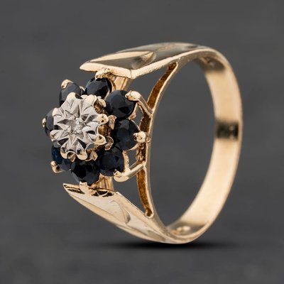 Second Hand 9ct Yellow Gold Sapphire & 0.01ct Diamond Engraved Shoulders Cluster Ring 41384062