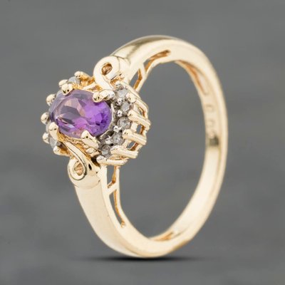 Second Hand 9ct Yellow Gold Amethyst & 0.05ct Diamond Oval Cluster Ring