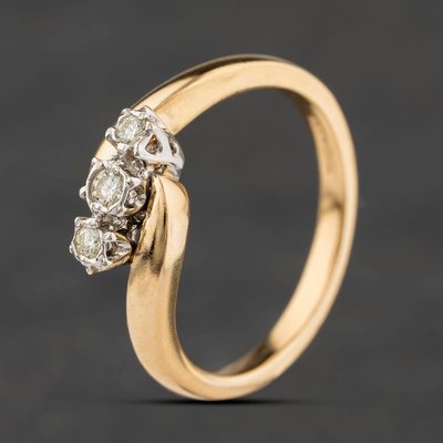Second Hand 9ct Yellow Gold 0.12ct Brilliant Cut Diamond Three Stone Ring 41384638