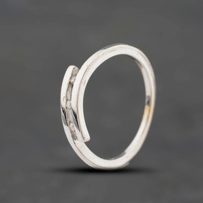 Second Hand 9ct White Gold Diamond Crossover Channel Set Three Stone Ring 41384910
