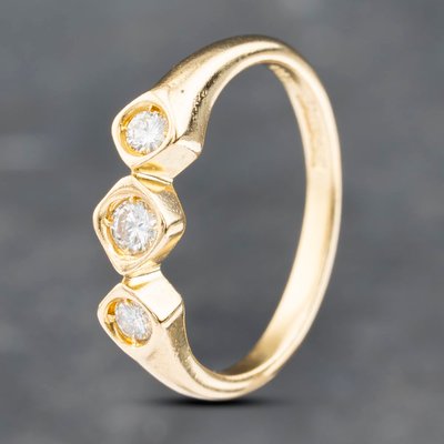 Second Hand 18ct Yellow Gold Brilliant Cut Diamond Three Stone Ring 41481795