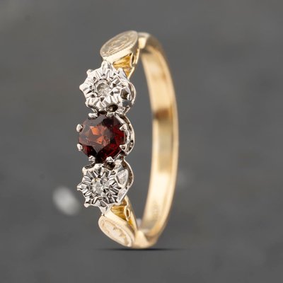 Second Hand Vintage Yellow Gold Ruby & Diamond Three Stone Ring 41482215