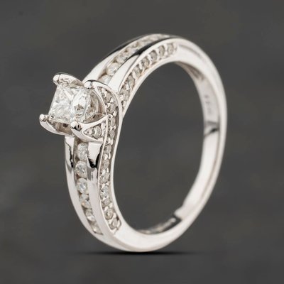 Second Hand 18ct White Gold Diamond Shoulder Set Solitaire Ring 41482416