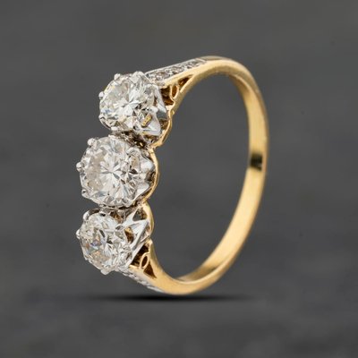 Second Hand Vintage Yellow Gold Diamond Three Stone Ring 41482528