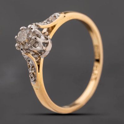 Second Hand Vintage Yellow Gold 0.30ct Brilliant Cut Diamond Shoulder Set Solitaire Ring 41482703