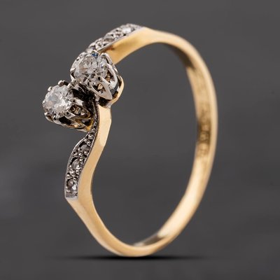 Second Hand Vintage Yellow Gold 0.25ct Brilliant Cut Diamond Shoulder Set Twist Two Stone Ring 41482712