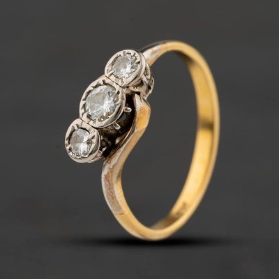 Second Hand Vintage Yellow Gold 0.30ct Brilliant Cut Diamond Cross Over Three Stone Ring 41482955